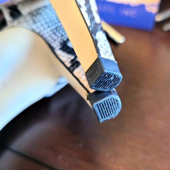 Banana Republic Averie Snakeskin Booties, 7M - Picture 4 of 14